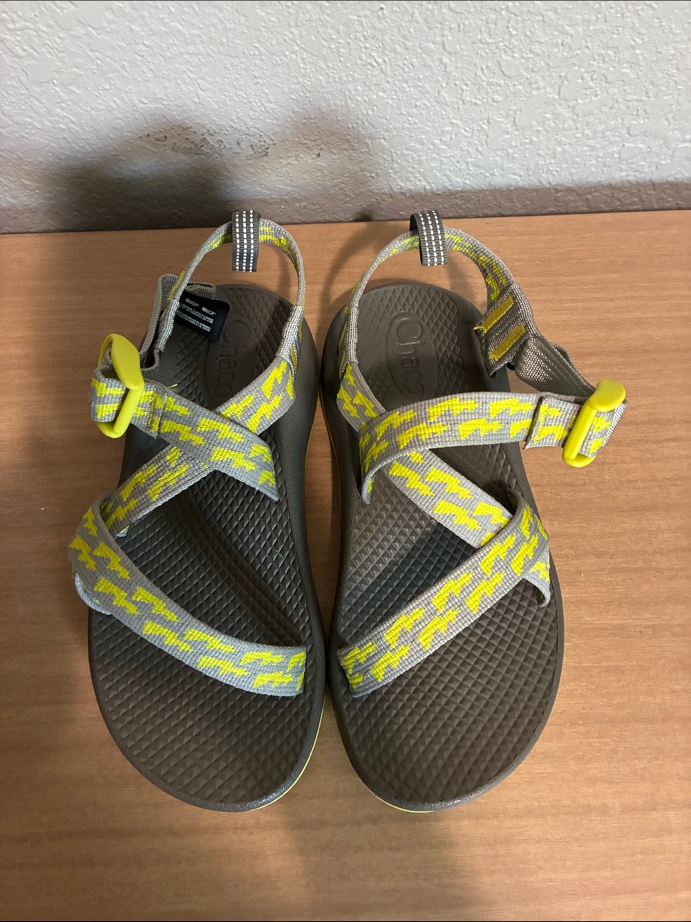 Chaco Kids Sandals Sz 2 Gray and Yellow Strap Pattern JCH180351